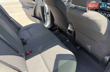 Седан Toyota Corolla 2015 в  фото 15 Седан Toyota Corolla 2015 в