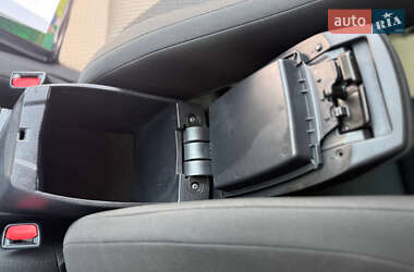 Седан Toyota Corolla 2015 в  фото 31 Седан Toyota Corolla 2015 в