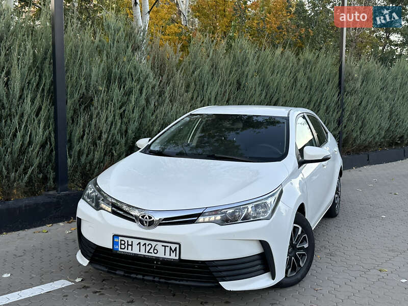 Седан Toyota Corolla 2018 в 