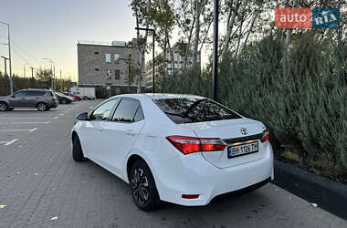 Седан Toyota Corolla 2018 в 