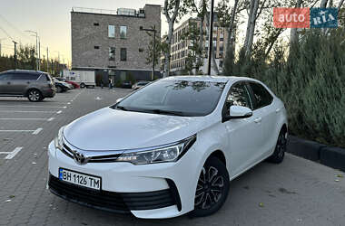 Седан Toyota Corolla 2018 в 
