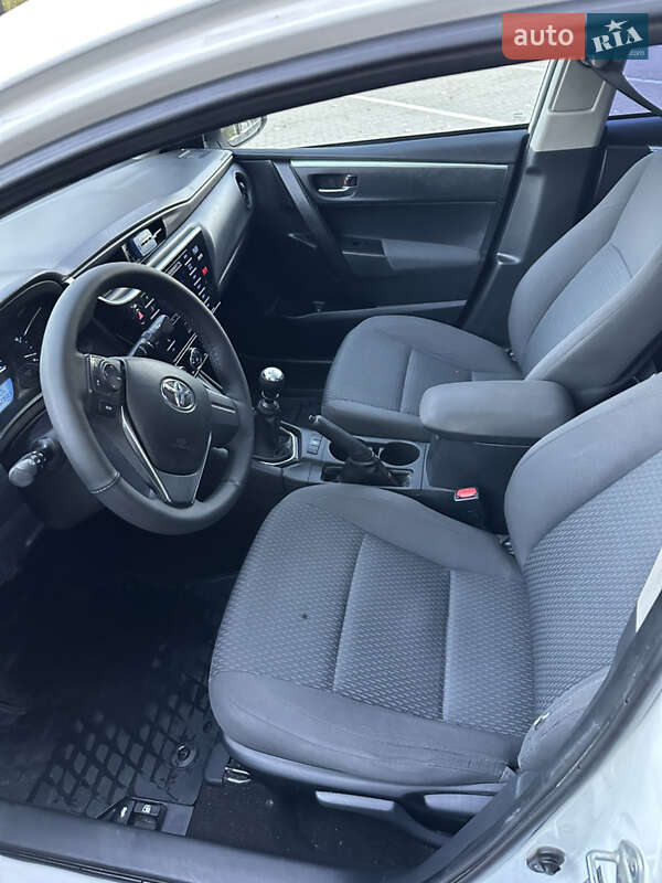 Седан Toyota Corolla 2018 в Киеве фото 23 Седан Toyota Corolla 2018 в Киеве