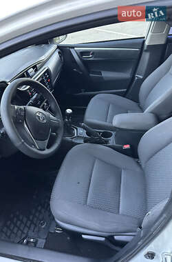 Седан Toyota Corolla 2018 в 