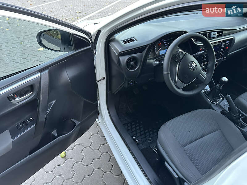 Седан Toyota Corolla 2018 в Киеве фото 21 Седан Toyota Corolla 2018 в Киеве