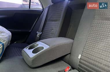 Седан Toyota Corolla 2011 в 