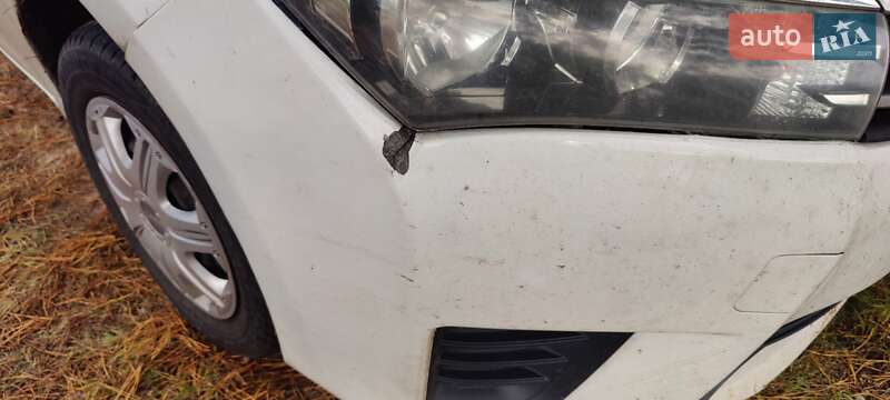 Седан Toyota Corolla 2013 в Киеве