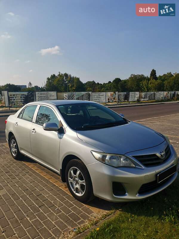 Седан Toyota Corolla 2011 в Львове