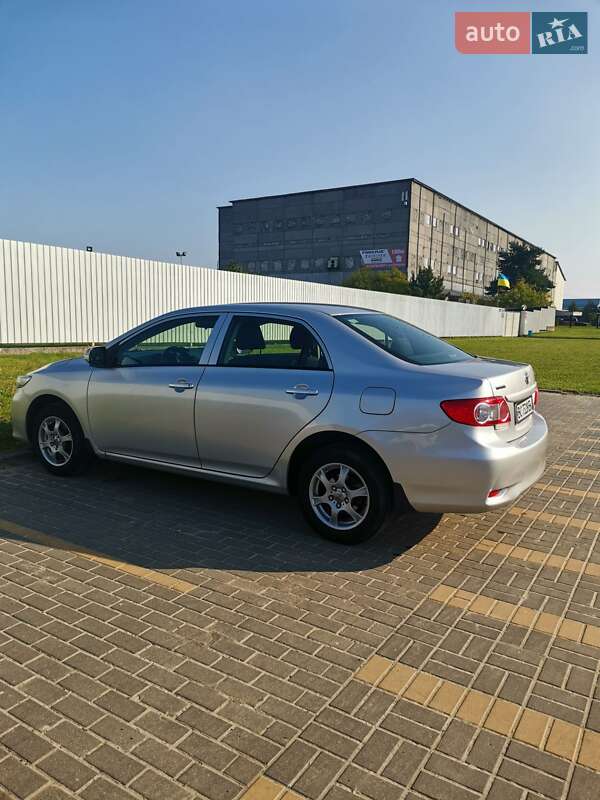 Седан Toyota Corolla 2011 в Львове