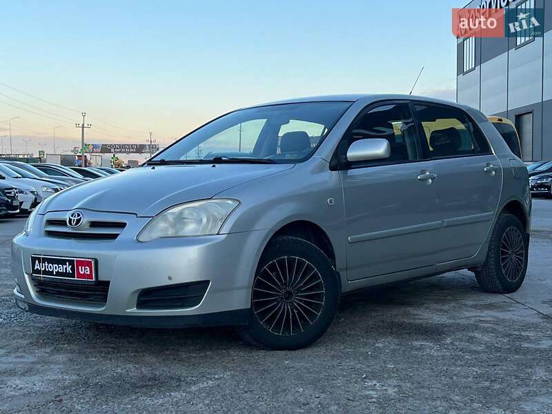 Хэтчбек Toyota Corolla 2004 в Львове