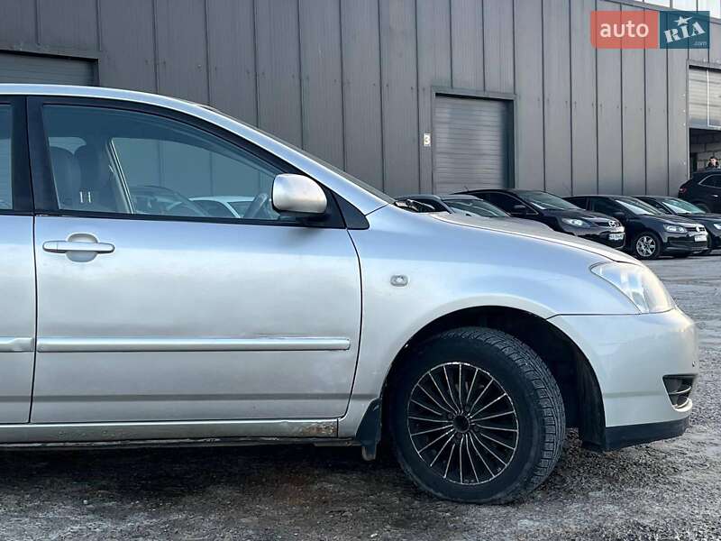 Хэтчбек Toyota Corolla 2004 в Львове