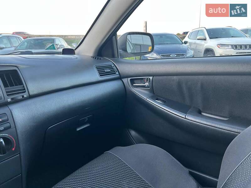Хэтчбек Toyota Corolla 2004 в Львове