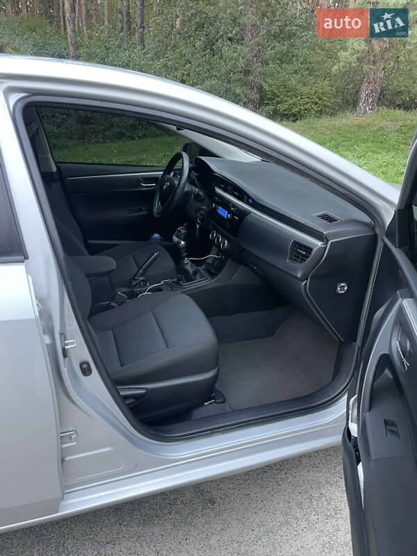 Седан Toyota Corolla 2014 в Киеве