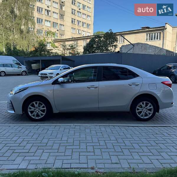 Седан Toyota Corolla 2016 в Житомире
