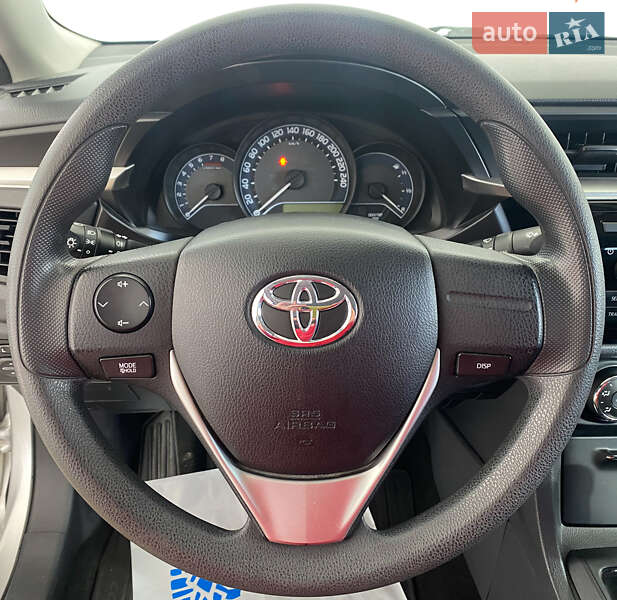 Седан Toyota Corolla 2015 в Львове