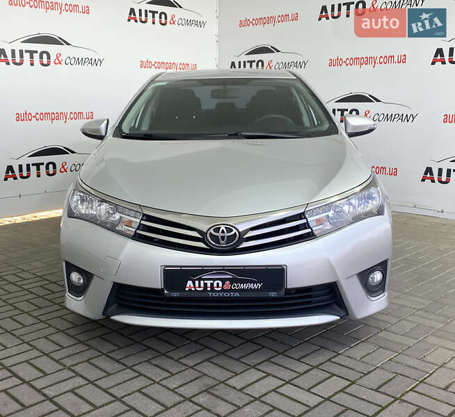 Седан Toyota Corolla 2015 в Львове