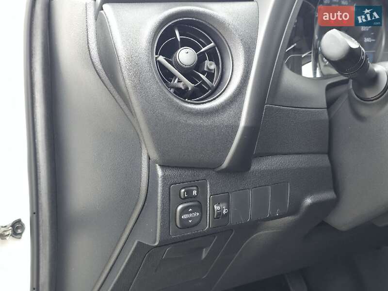 Седан Toyota Corolla 2016 в Києві фото 12 Седан Toyota Corolla 2016 в Києві