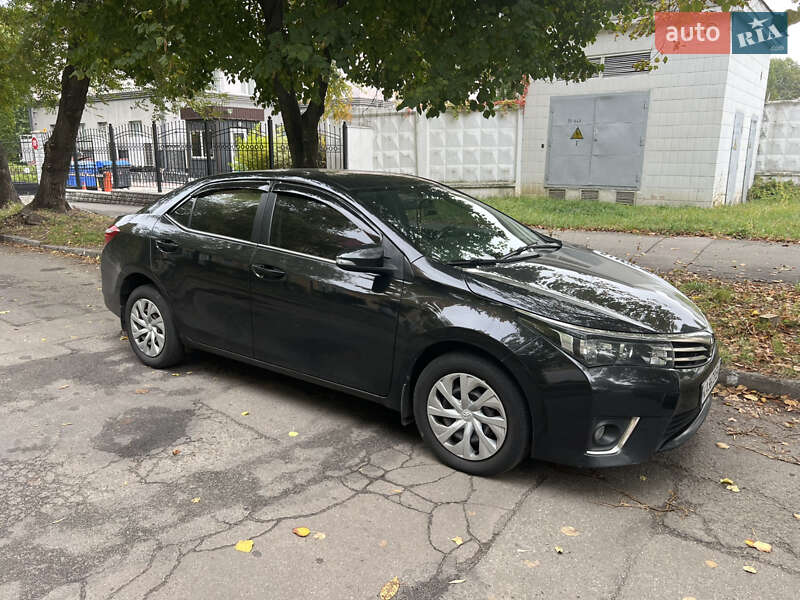 Седан Toyota Corolla 2015 в Ирпене