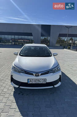 Хетчбек Toyota Corolla 2016 в Ужгороді