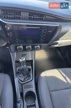 Хетчбек Toyota Corolla 2016 в  фото 4 Хетчбек Toyota Corolla 2016 в