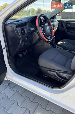 Хетчбек Toyota Corolla 2016 в  фото 12 Хетчбек Toyota Corolla 2016 в