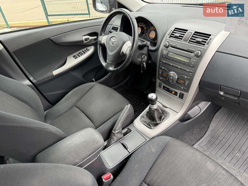 Седан Toyota Corolla 2008 в Києві