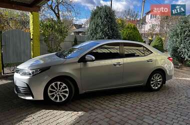 Седан Toyota Corolla 2018 в 
