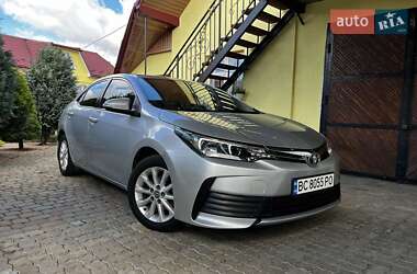 Седан Toyota Corolla 2018 в 