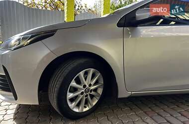 Седан Toyota Corolla 2018 в 