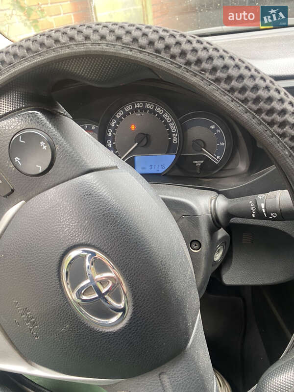 Седан Toyota Corolla 2013 в Днепре