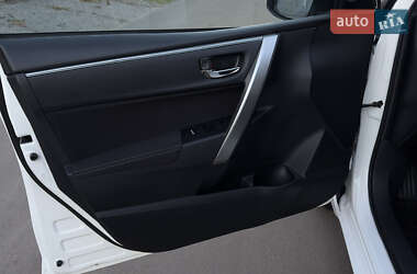 Седан Toyota Corolla 2015 в 