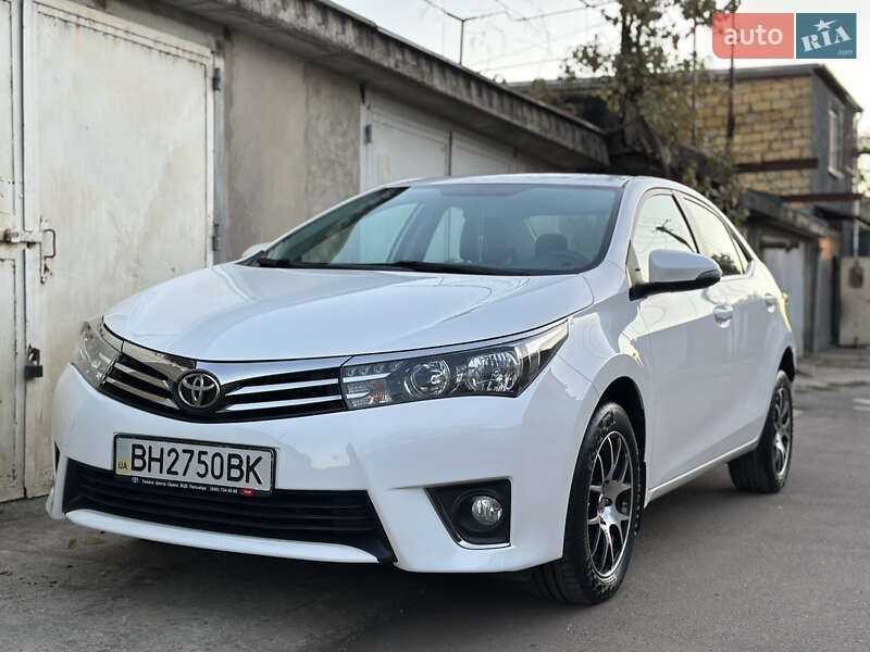 Седан Toyota Corolla 2015 в Одесі