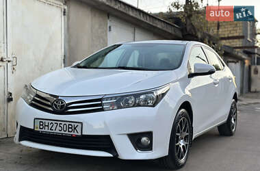 Седан Toyota Corolla 2015 в 