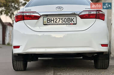 Седан Toyota Corolla 2015 в 