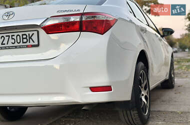 Седан Toyota Corolla 2015 в 