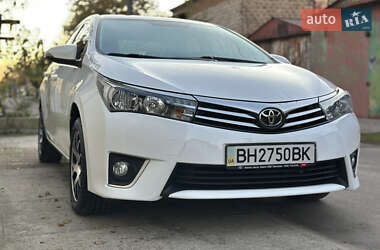 Седан Toyota Corolla 2015 в 