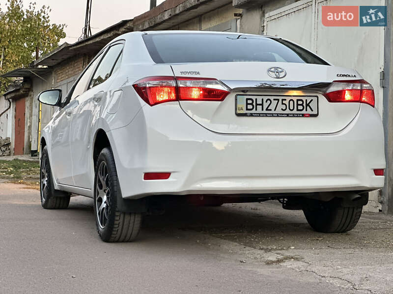 Седан Toyota Corolla 2015 в Одесі