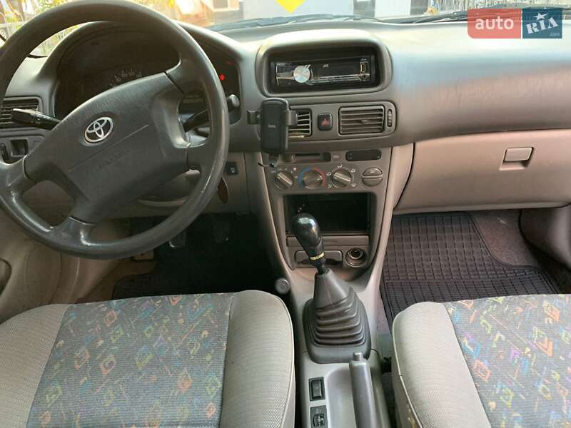 Седан Toyota Corolla 1998 в Белгороде-Днестровском
