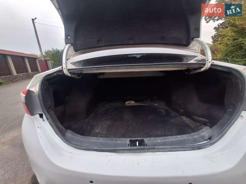 Седан Toyota Corolla 2013 в Киеве