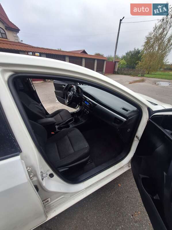 Седан Toyota Corolla 2013 в Киеве