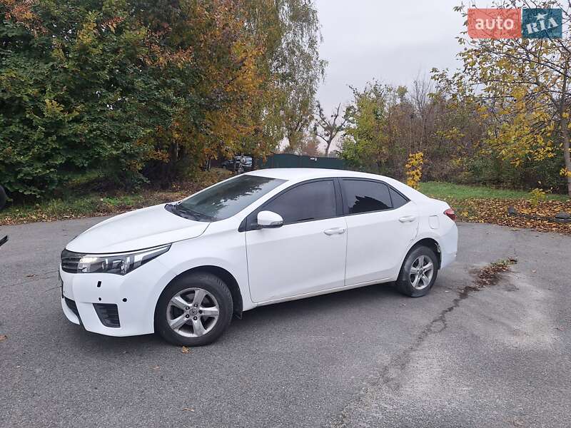 Седан Toyota Corolla 2013 в Киеве