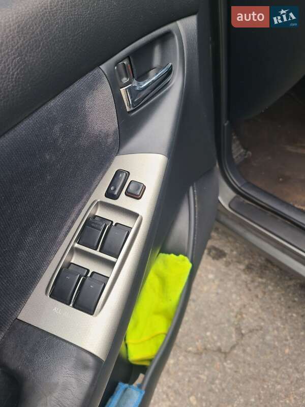 Седан Toyota Corolla 2003 в Киеве