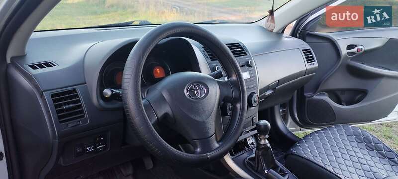 Седан Toyota Corolla 2009 в Шостке