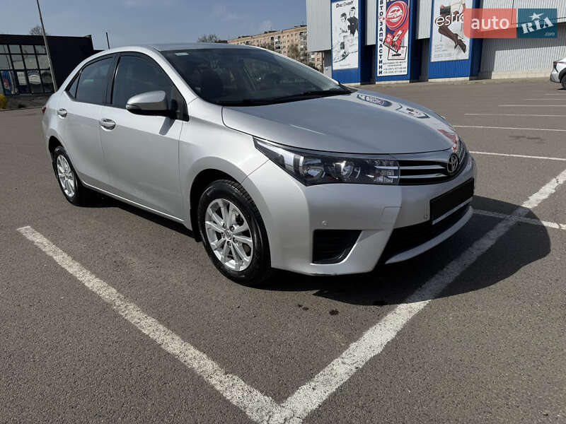 Седан Toyota Corolla 2015 в Киеве