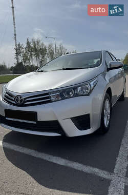 Седан Toyota Corolla 2015 в Києві