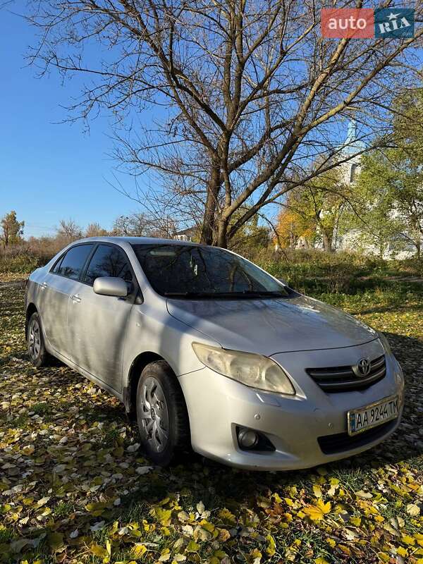 Седан Toyota Corolla 2006 в Киеве