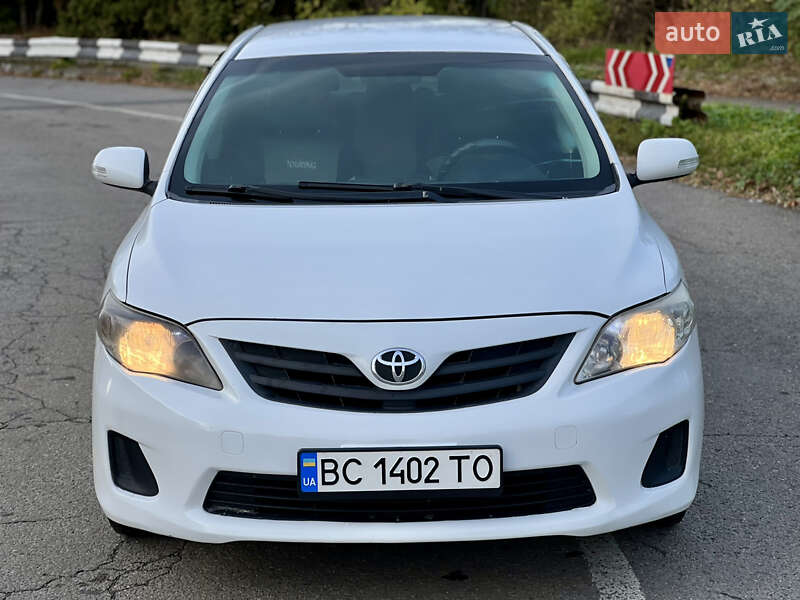 Седан Toyota Corolla 2012 в Львові