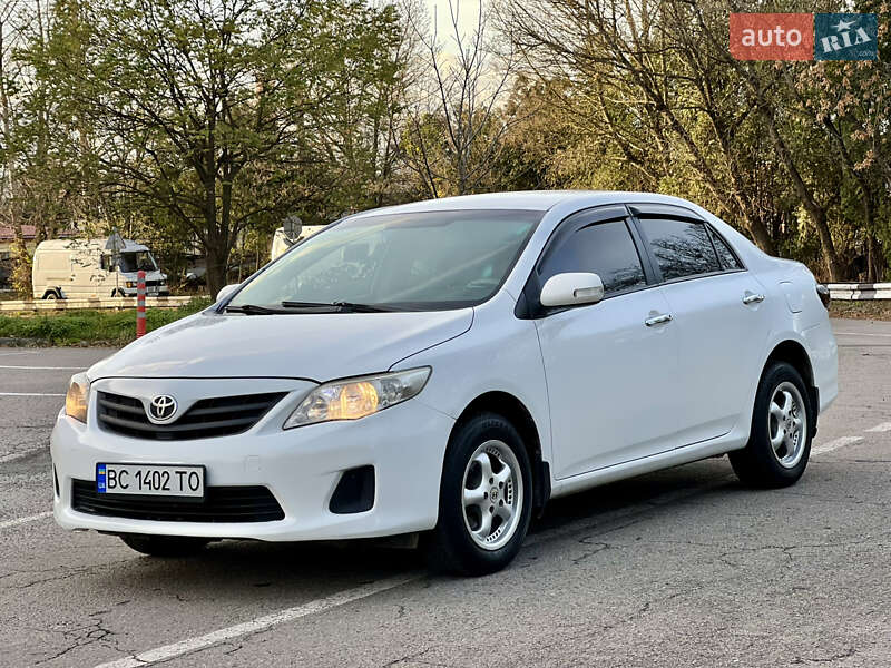 Седан Toyota Corolla 2012 в Львові