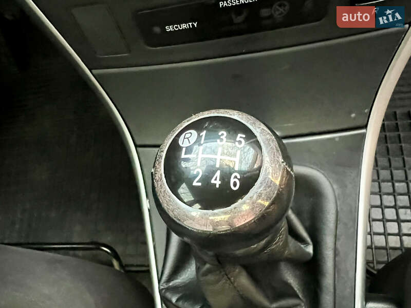 Седан Toyota Corolla 2012 в Львові