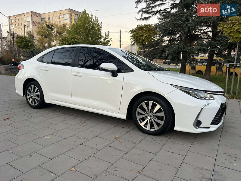 Седан Toyota Corolla 2019 в Киеве
