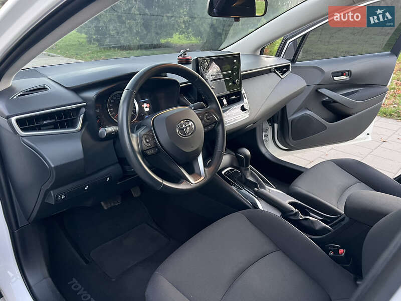 Седан Toyota Corolla 2019 в Киеве